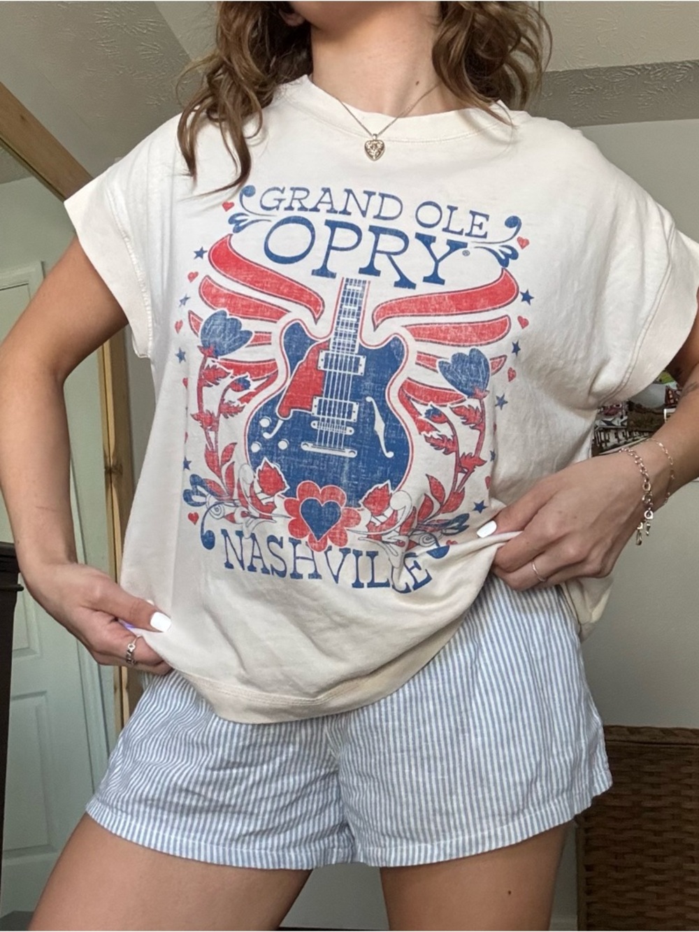 Grand Ole Opry Nashville Cream Graphic Tee - Vintage-Inspired Short Sleeve